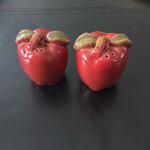 Apple salt and pepper shakers